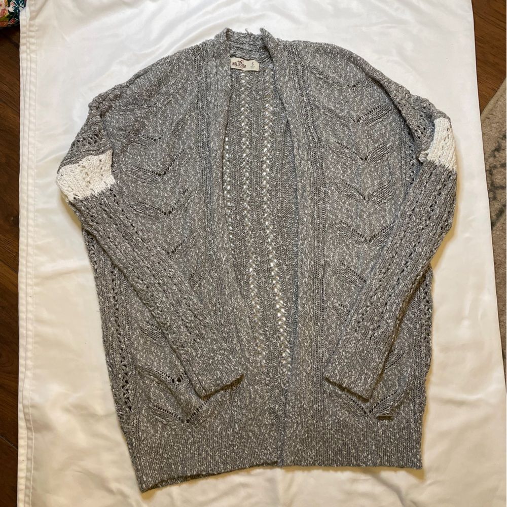 Hollister size small gray knitted cardigan